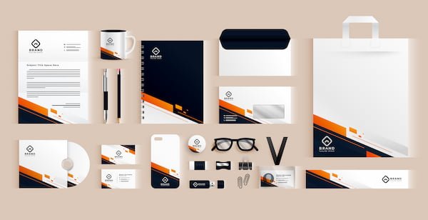 تصميم هوية: دليل شامل لبناء هوية قوية لعلامتك التجارية